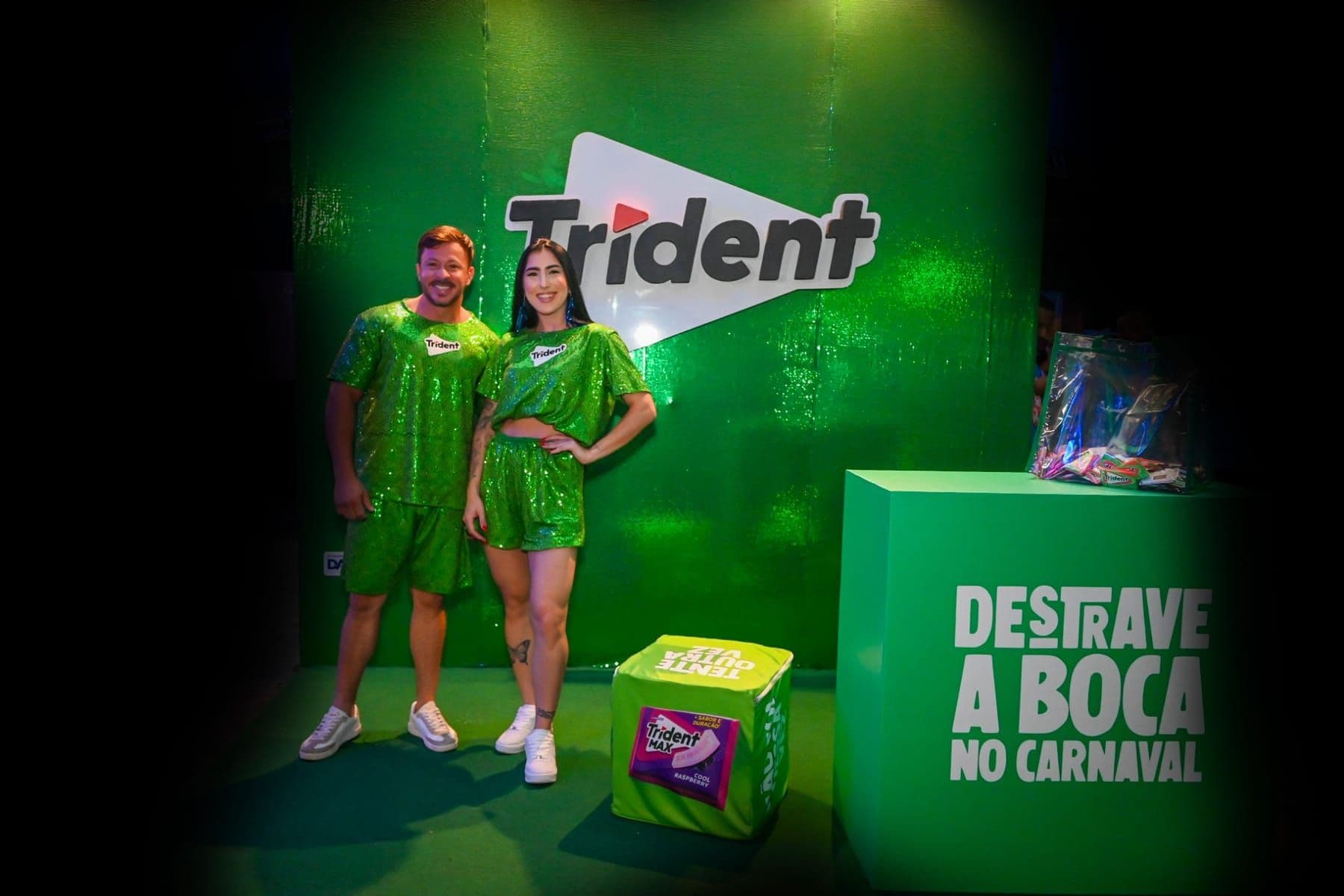 Cenografia da ativação Trident com anfitriões